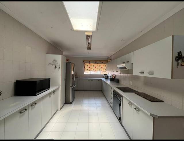 5 BEDROOM HOUSE FOR SALE IN BASSONIA